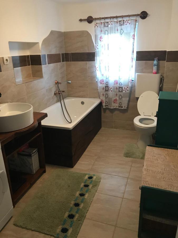 Siposreti Apartmanhaz Szentgyorgyvar Εξωτερικό φωτογραφία